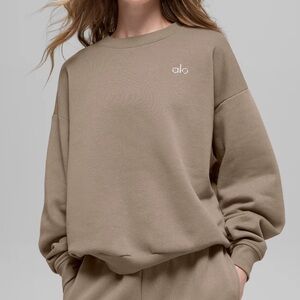 ALO Yoga Gravel Accolade Crew Neck Pullover